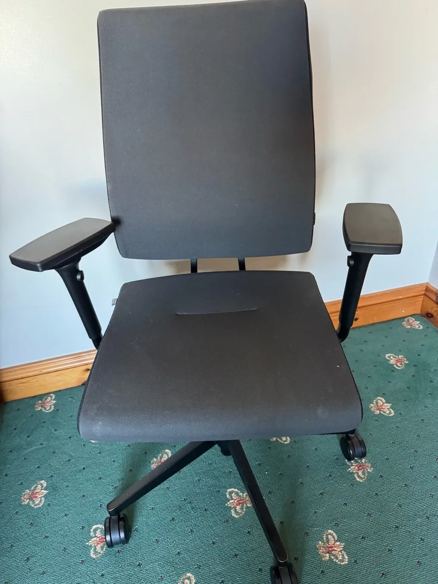 Height adjustable office desk and chair - Image 3