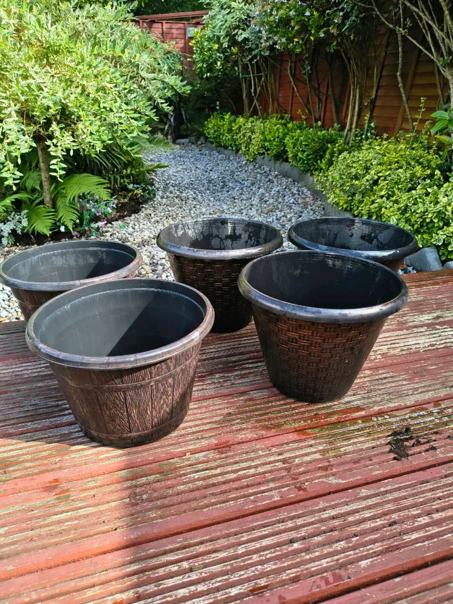 pots - Image 1