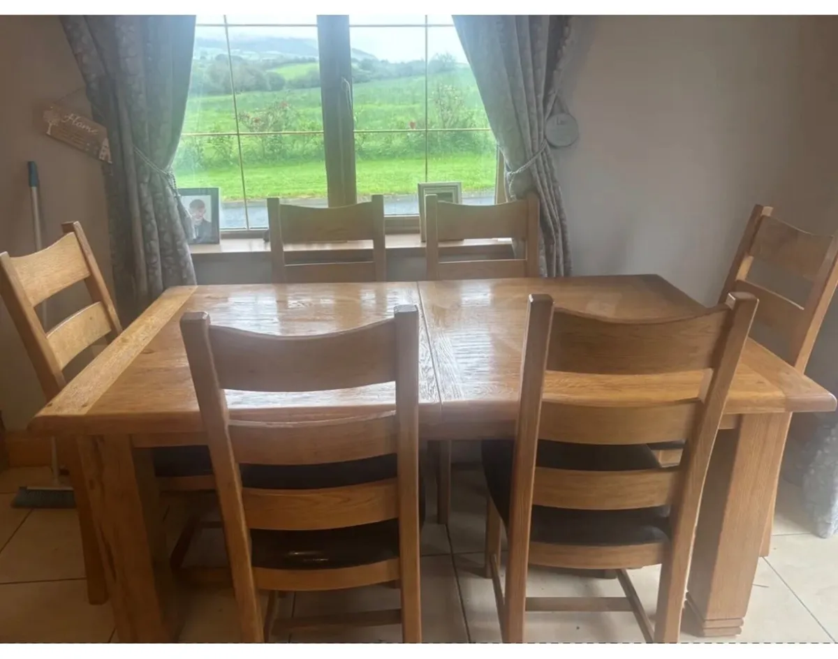 Oak table & 6 chairs - Image 1