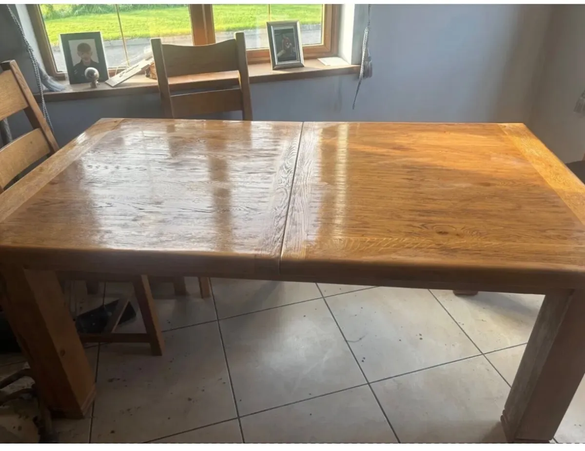 Oak table & 6 chairs - Image 2