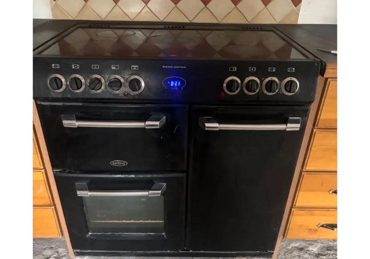 Kitchen Oven - Image 1