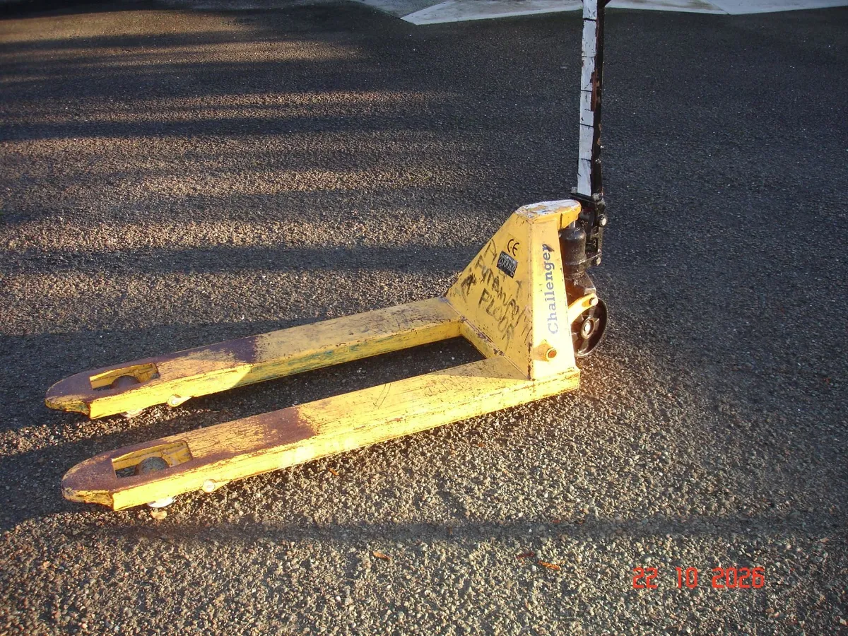 Pallet  Truck - Image 1