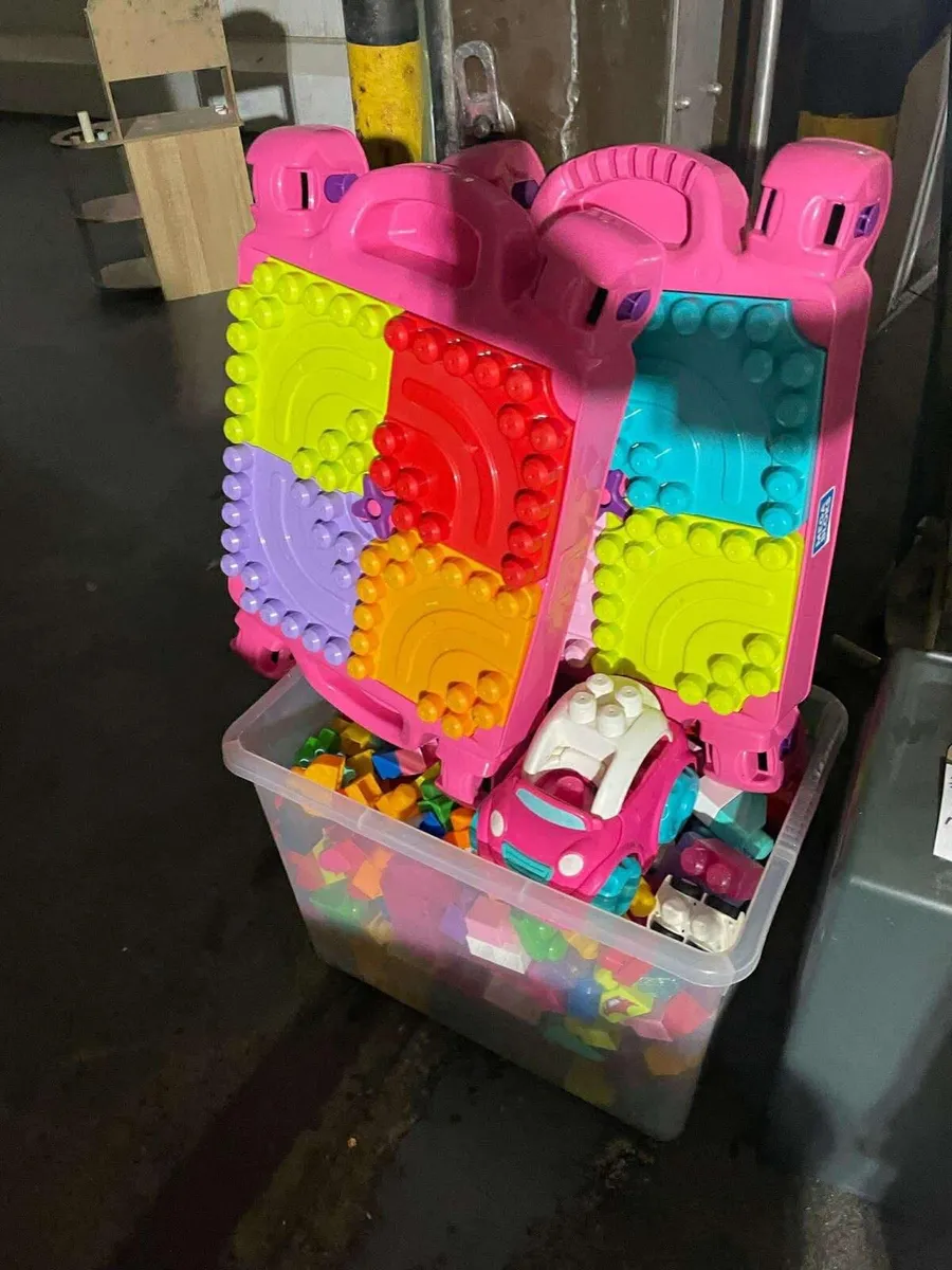 mega blocks + 2 trays