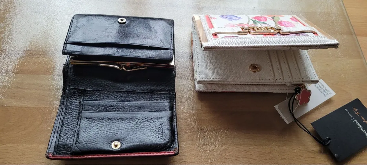 Wallet and shoes - Image 2