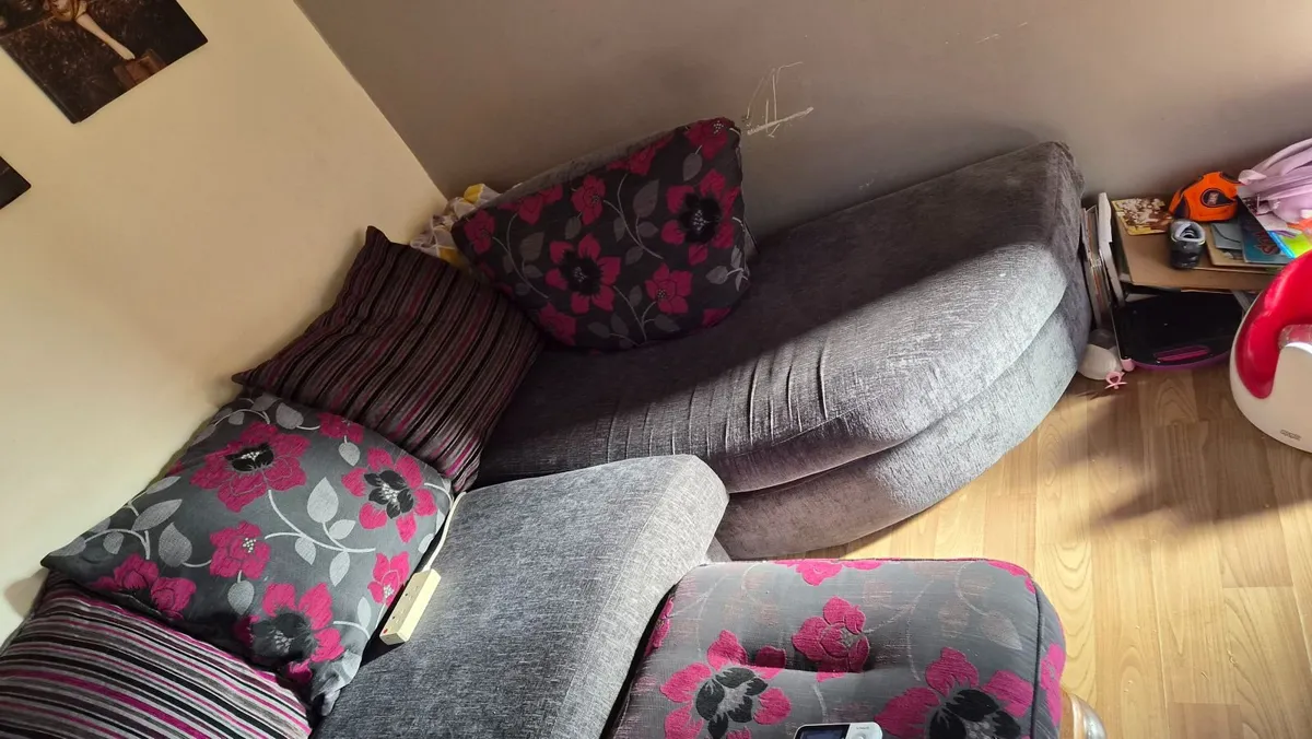 Large L shape sofa - Image 4