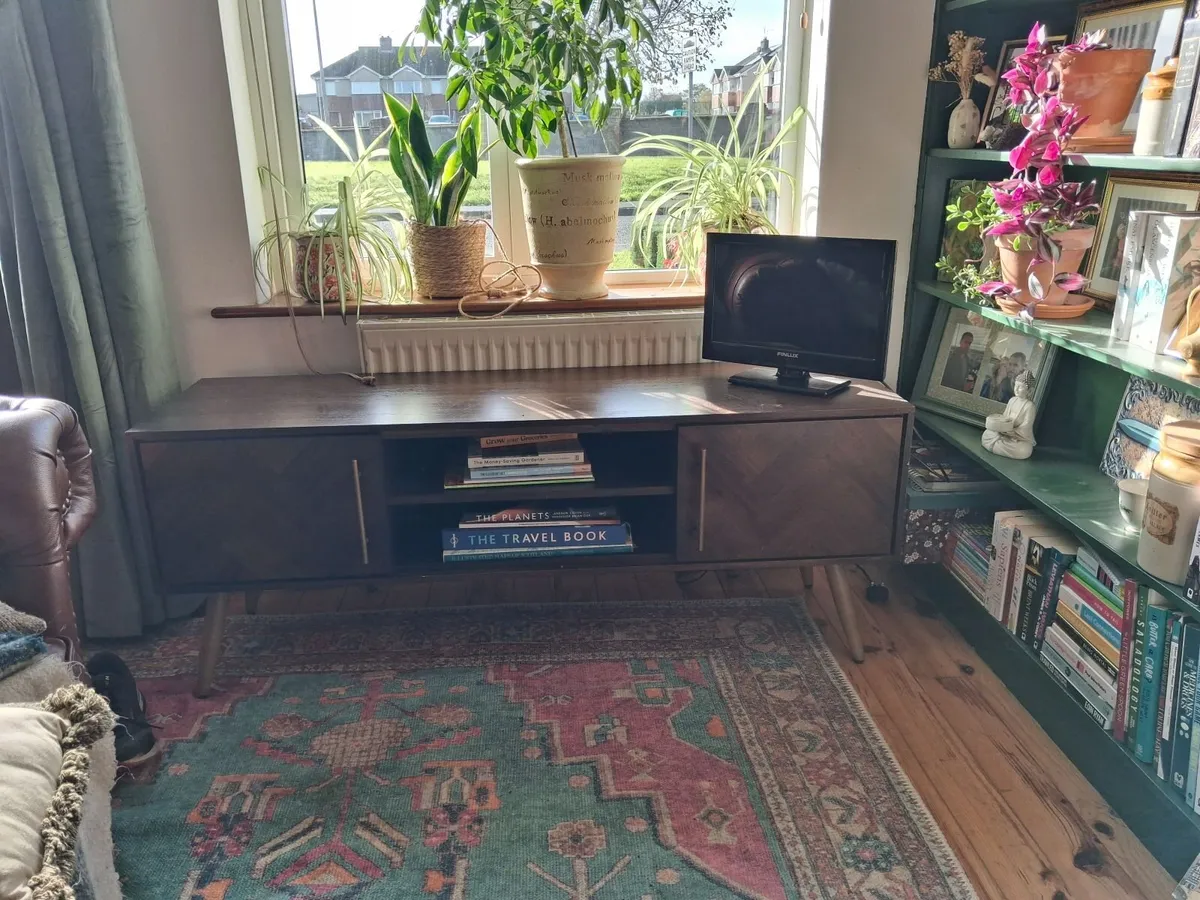 Tv unit