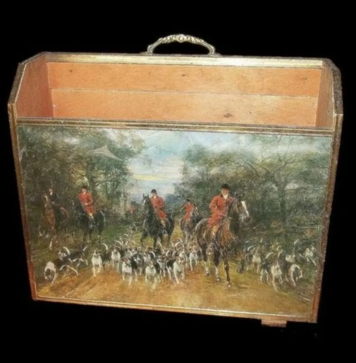 Vintage 'Hunting Scene' Magazine Rack - Image 3