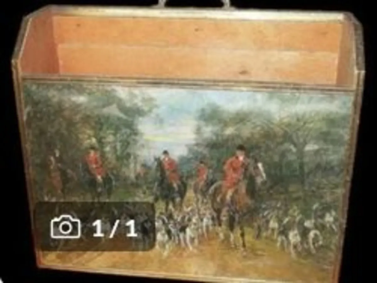 Vintage 'Hunting Scene' Magazine Rack - Image 2