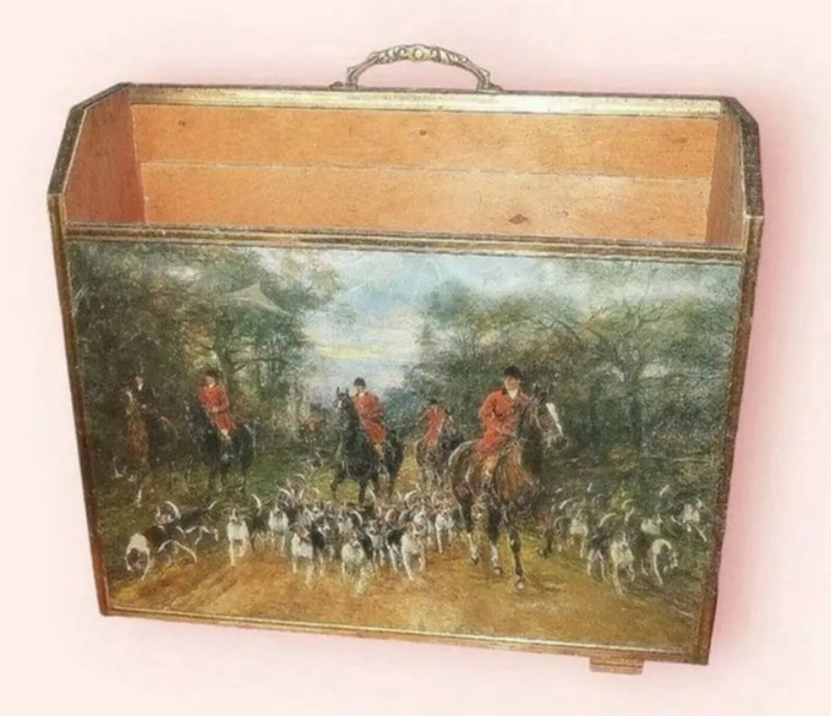 Vintage 'Hunting Scene' Magazine Rack - Image 4