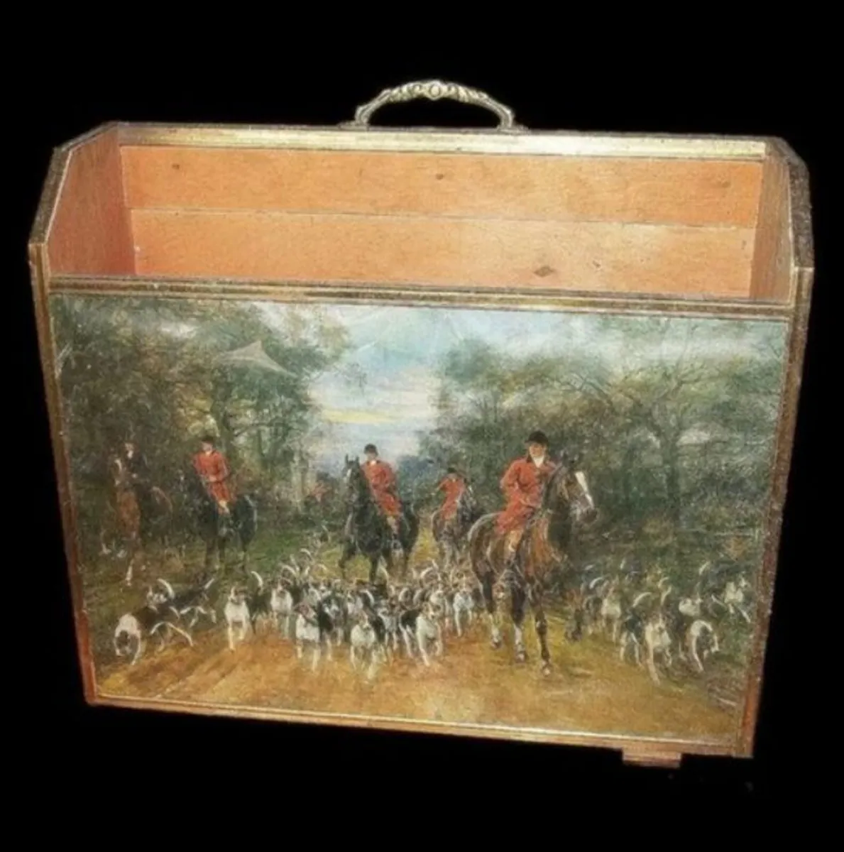Vintage 'Hunting Scene' Magazine Rack - Image 1