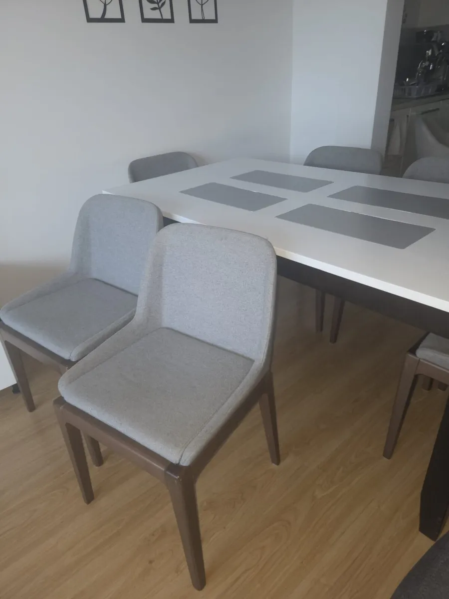 Table and 6 Italian design chairs - Image 3