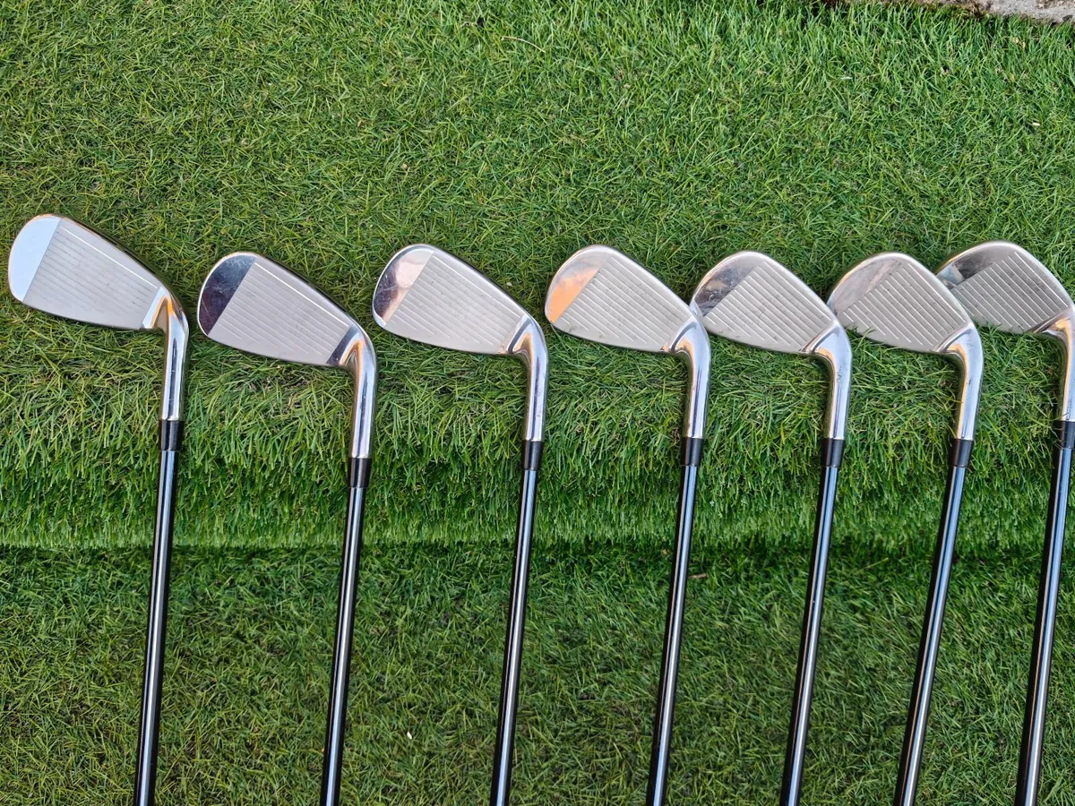 Left hand Wilson dynapower irons graphite - Image 2
