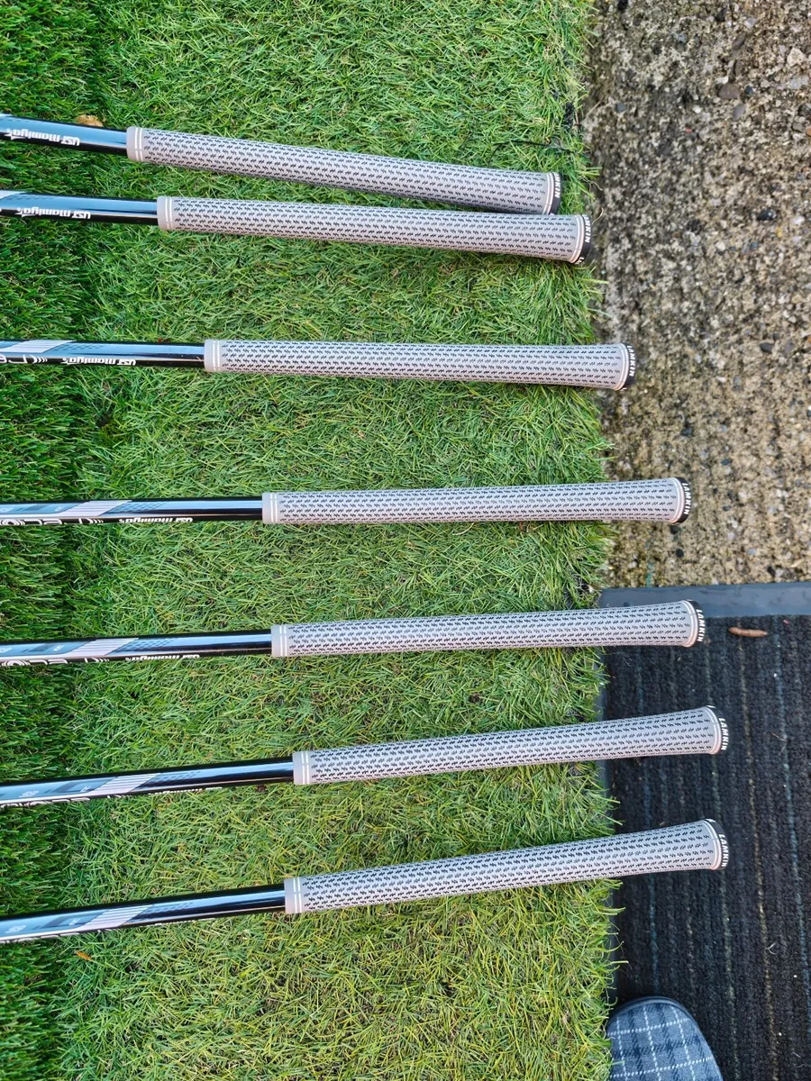 Left hand Wilson dynapower irons graphite - Image 4