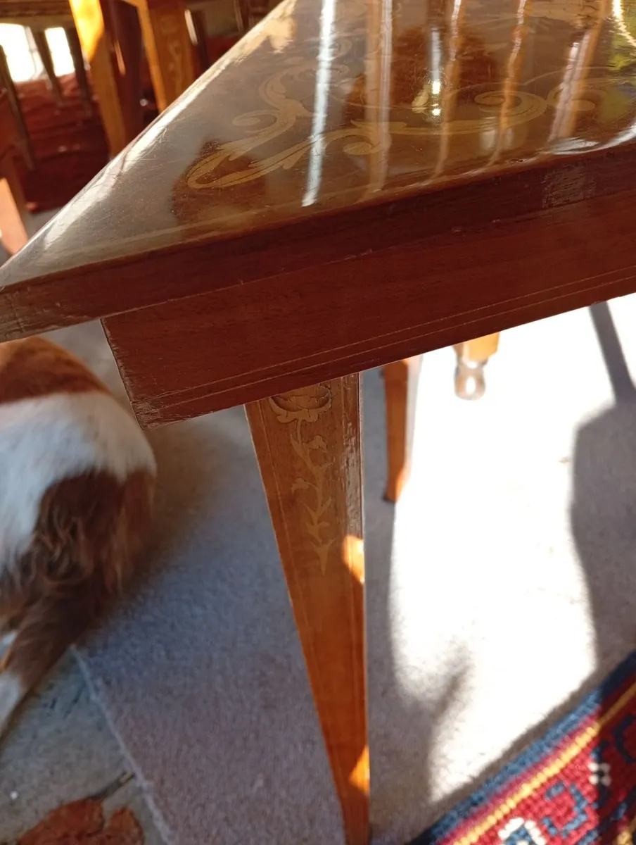 Vintage Italian triangle musical side table - Image 2