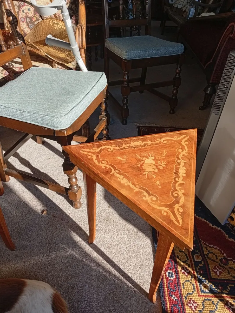 Vintage Italian triangle musical side table - Image 1