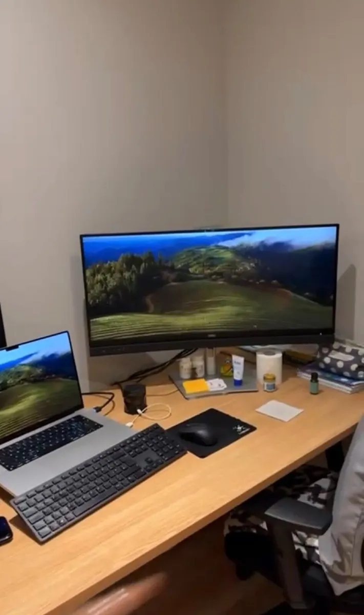 Office Desk - Image 3