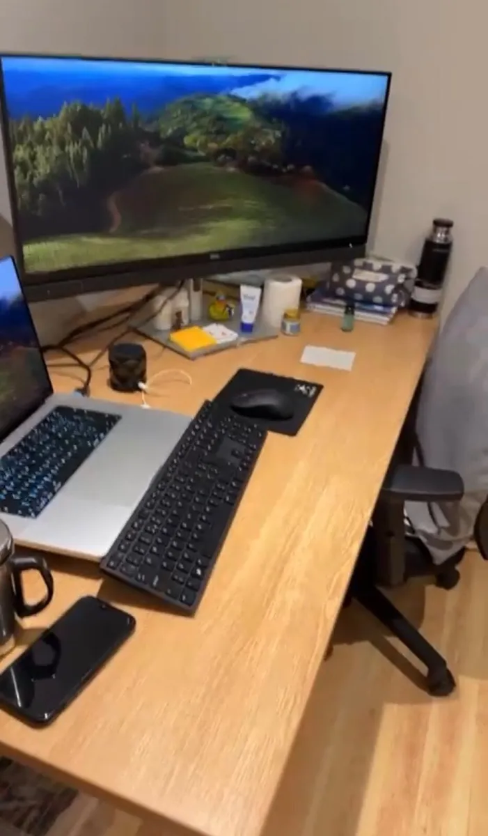 Office Desk - Image 4