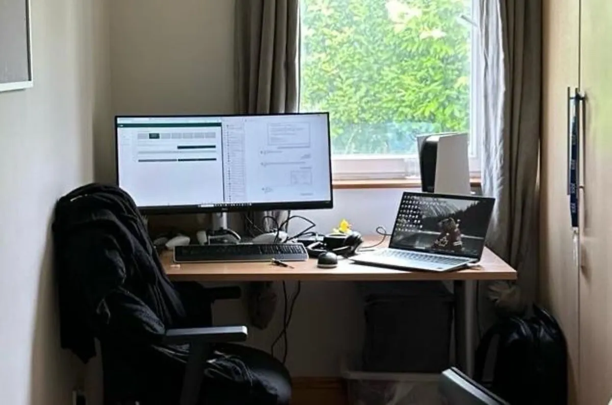 Office Desk - Image 1