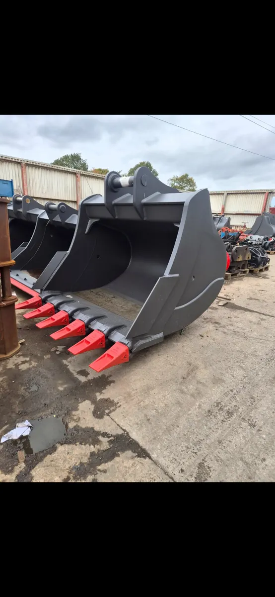 Miller Rock Buckets. - Image 1