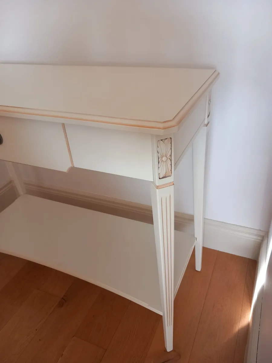 Table - Image 1