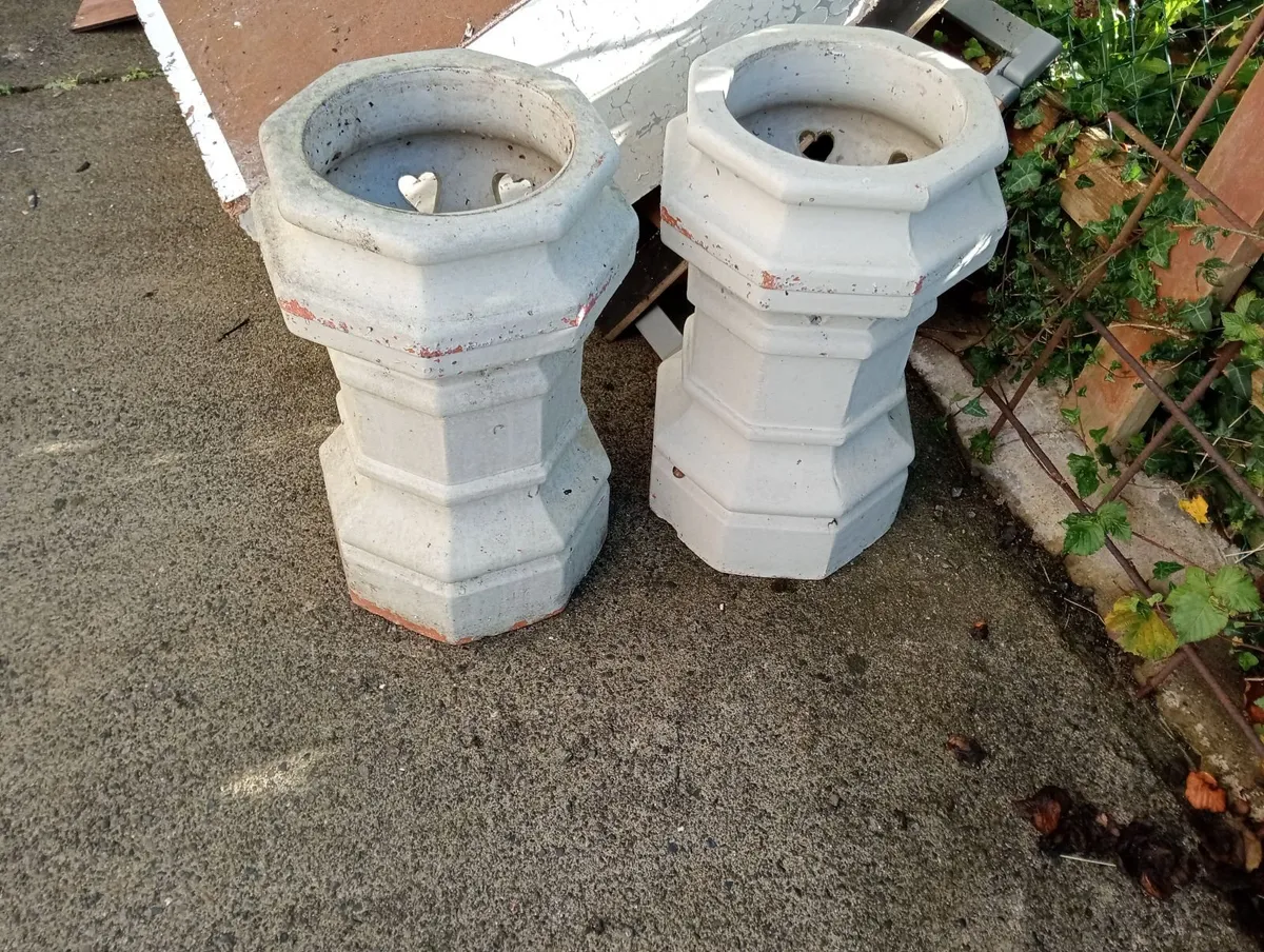 Two terracotta pots - Image 1