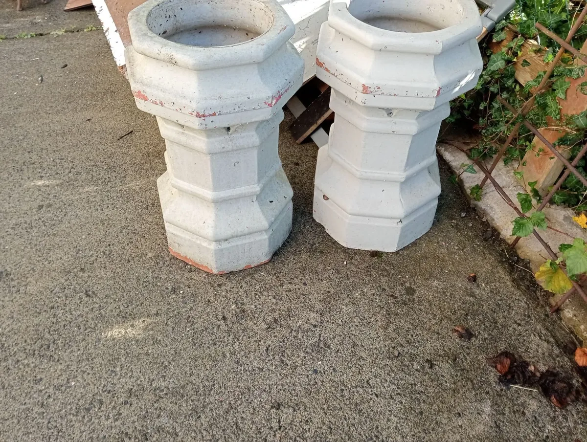 Two terracotta pots - Image 2