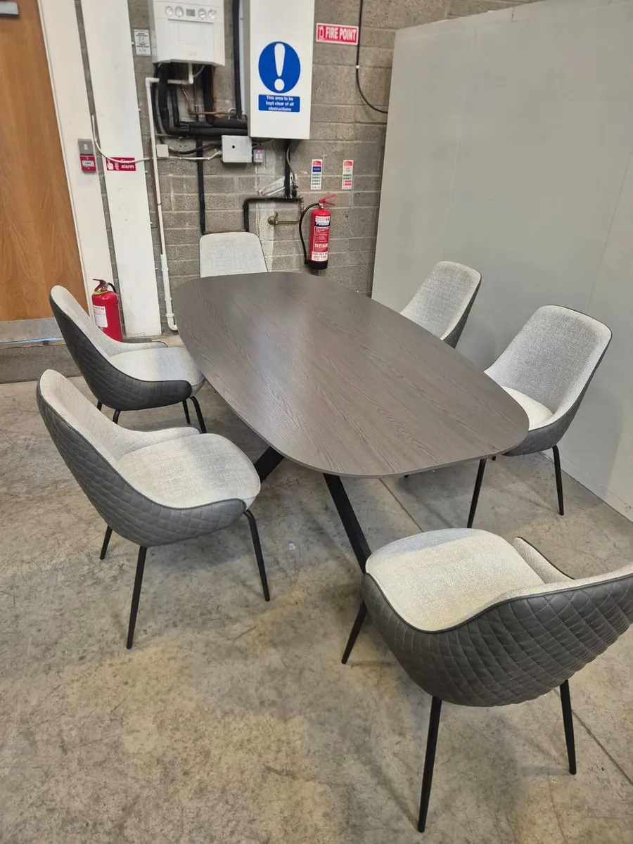 Dining table and chairs - Image 1
