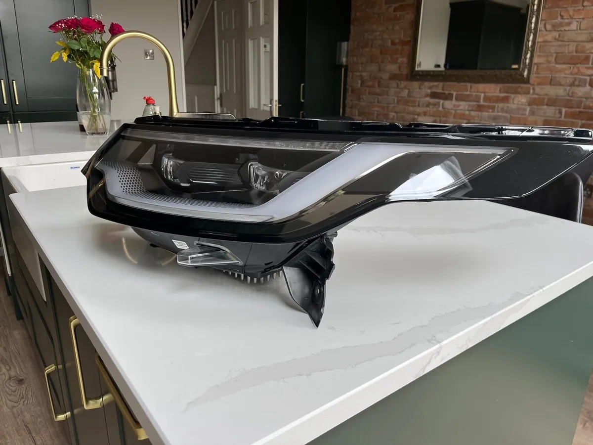 2024 Land Rover Discovery headlight - Image 1