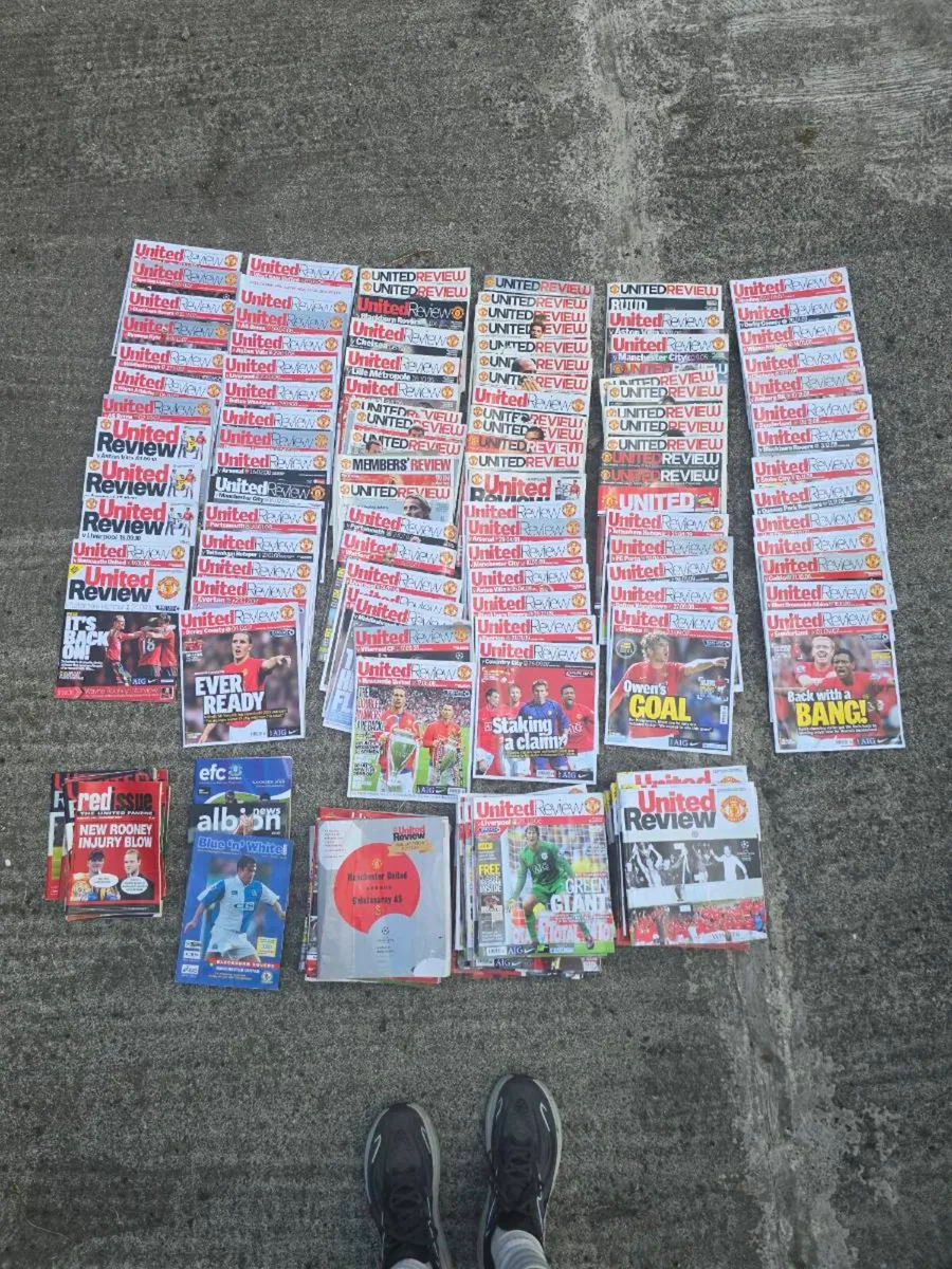 Man utd match programmes - Image 1