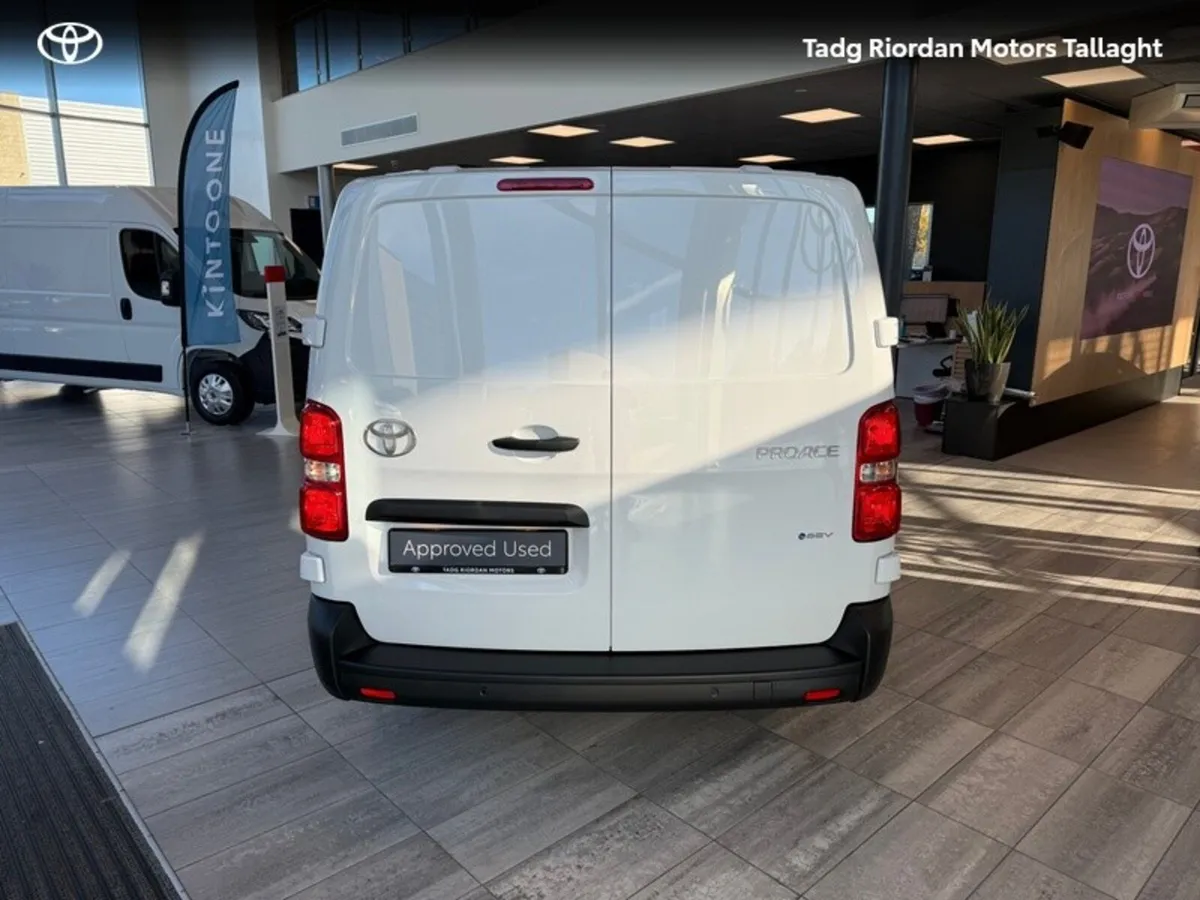 Toyota Proace BEV Showroom pre-reg - Image 4
