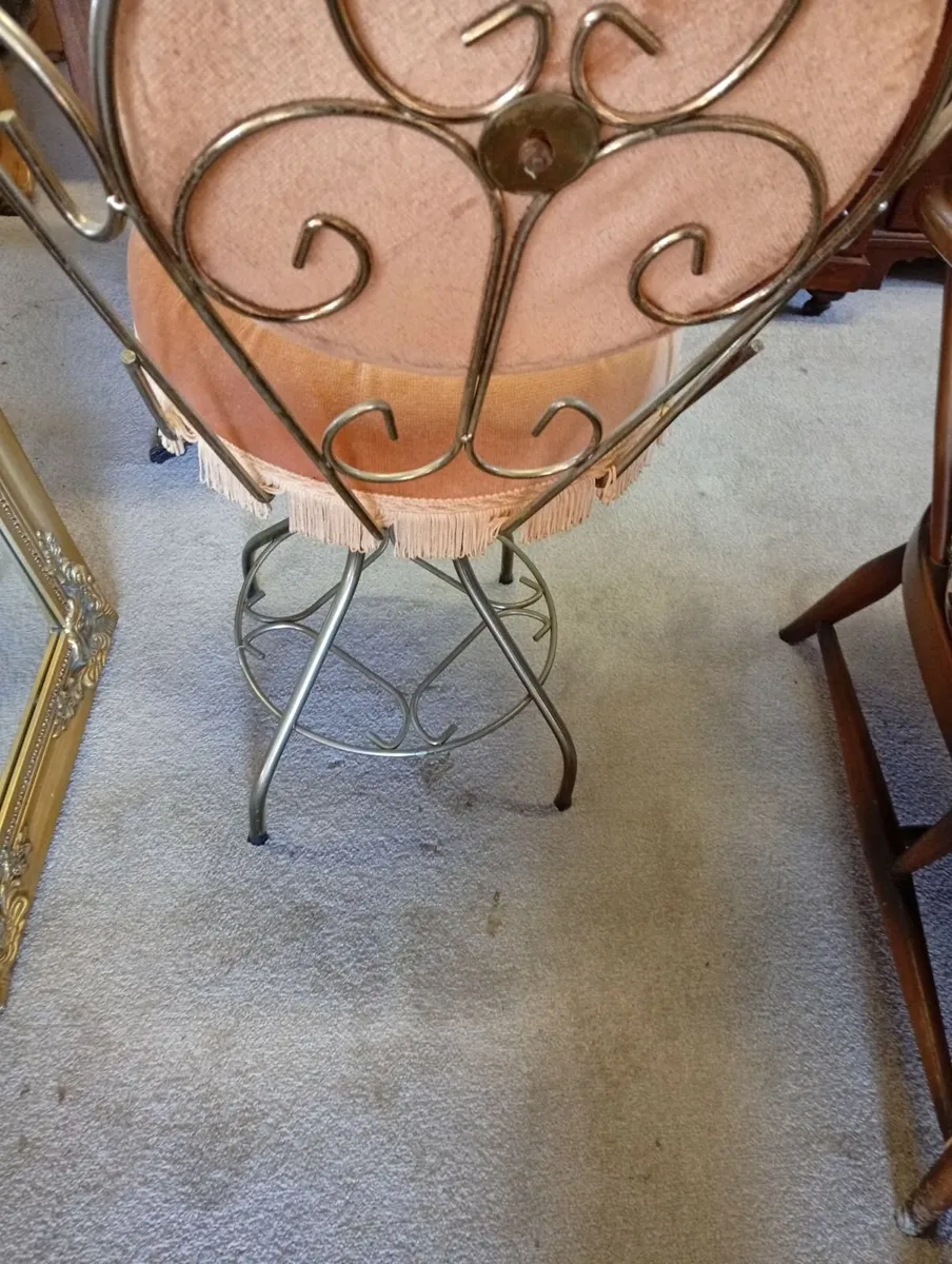 Vintage Hollywood vanity chair - Image 3
