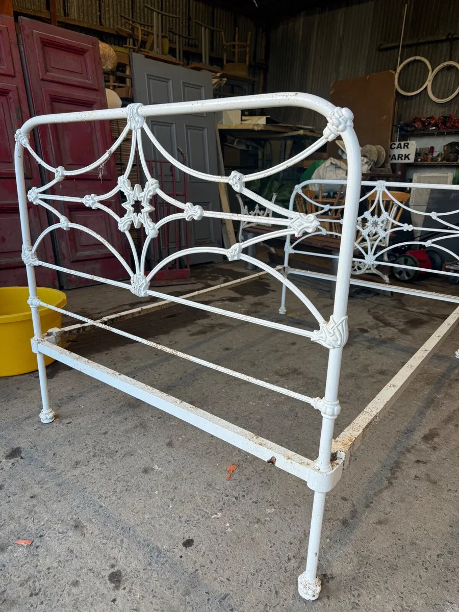 Old iron bed ends - Image 2