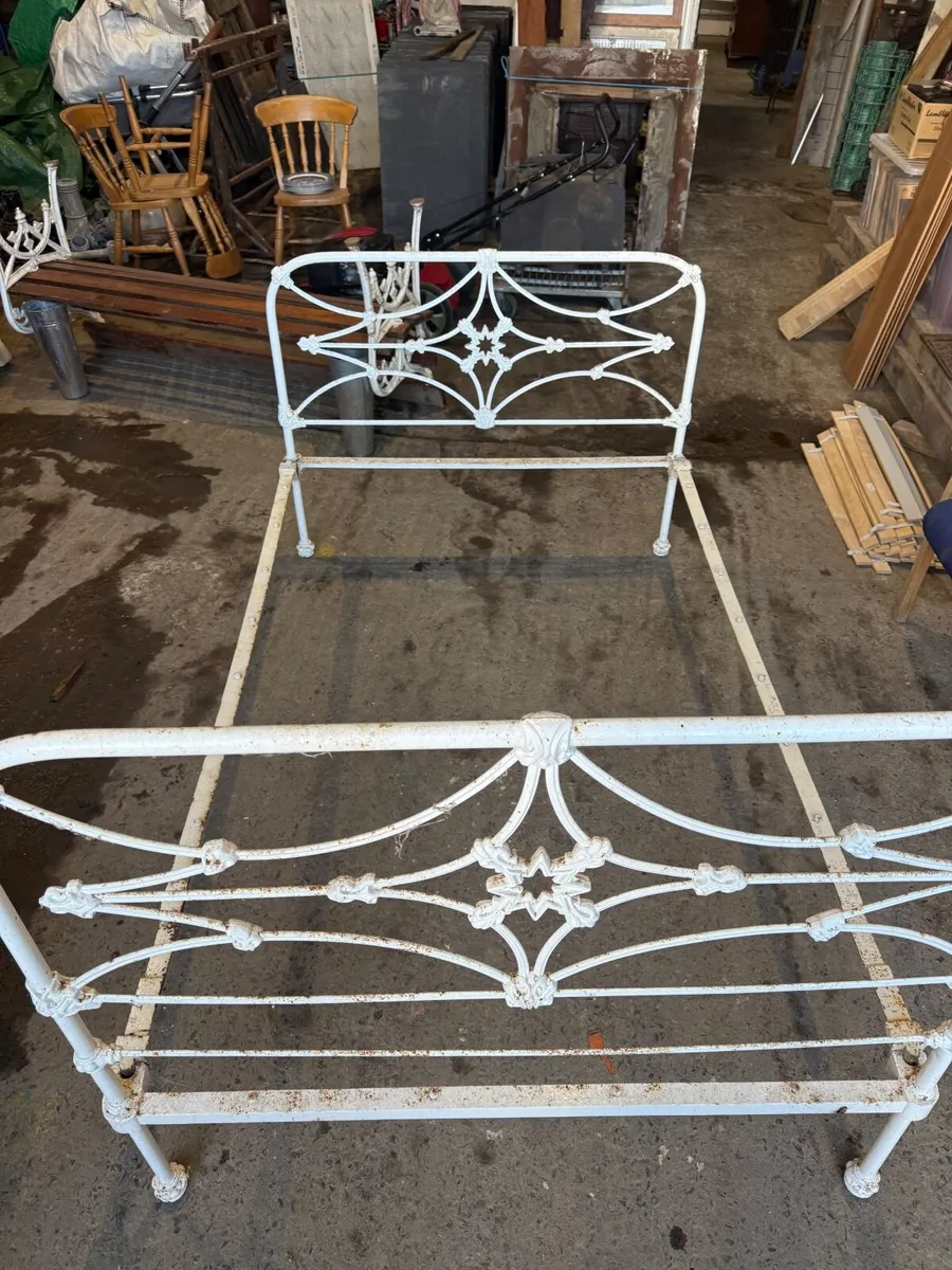 Old iron bed ends - Image 3