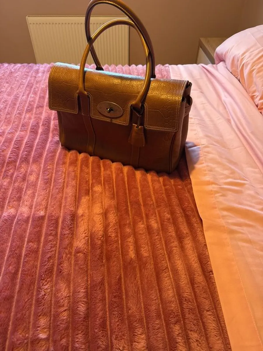 Mulberry Bayswater Style tan leather bag. Unbelievably like an original but discovered it is not after my purchase. Will pass any inspection by buyer as never used. Dust bag included - Image 1