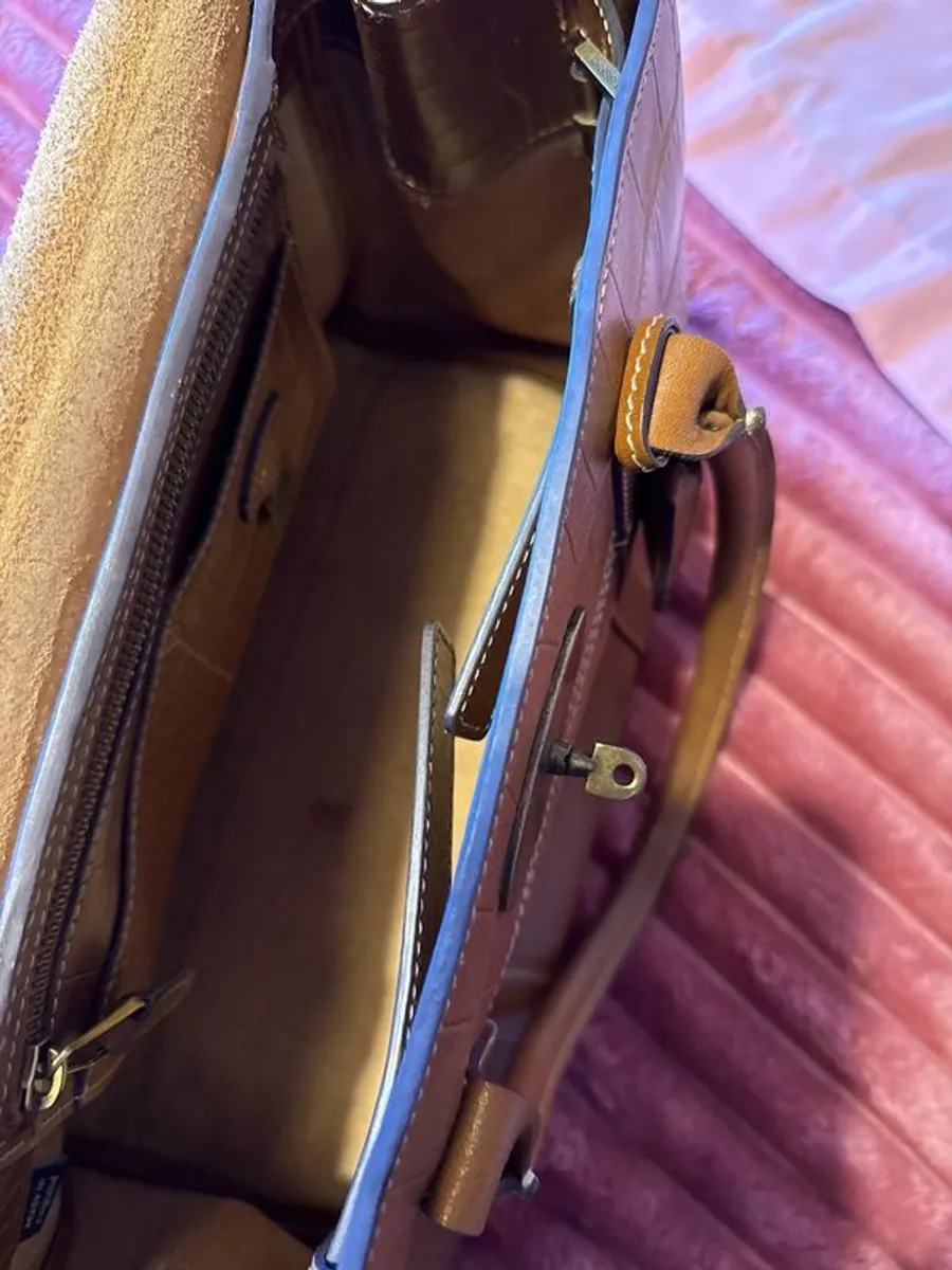 Mulberry Bayswater Style tan leather bag. Unbelievably like an original but discovered it is not after my purchase. Will pass any inspection by buyer as never used. Dust bag included - Image 4