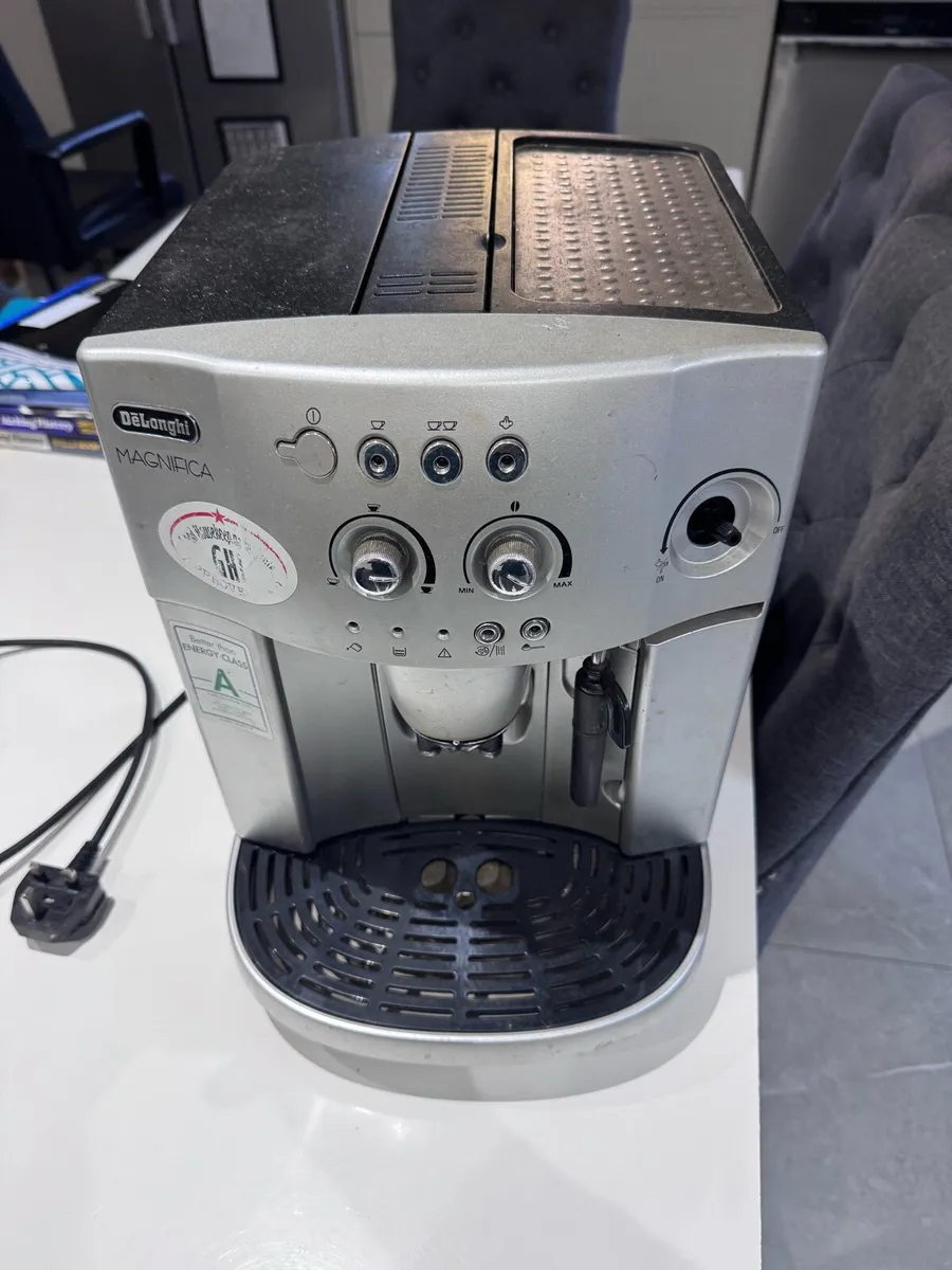 DeLonghi Magnifica Coffee Machine - Image 1