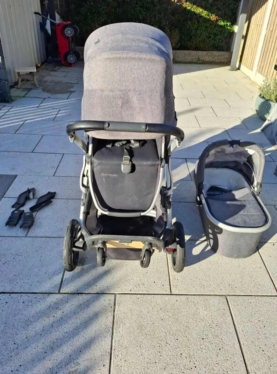 Uppababy vista V2 bundle - Image 1