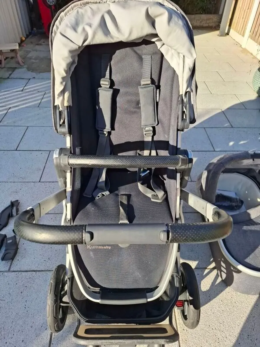 Uppababy vista V2 bundle - Image 3