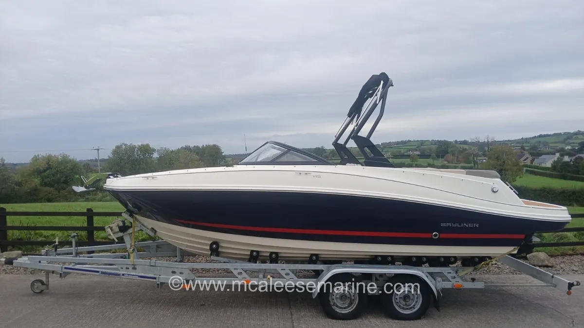 Bayliner VR5 Wakeboard Model - Image 1