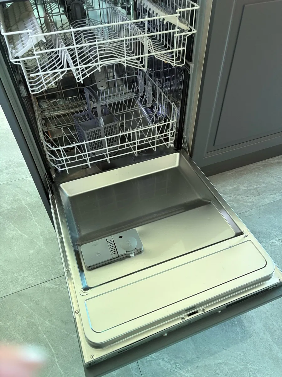 Dishwasher - Image 1