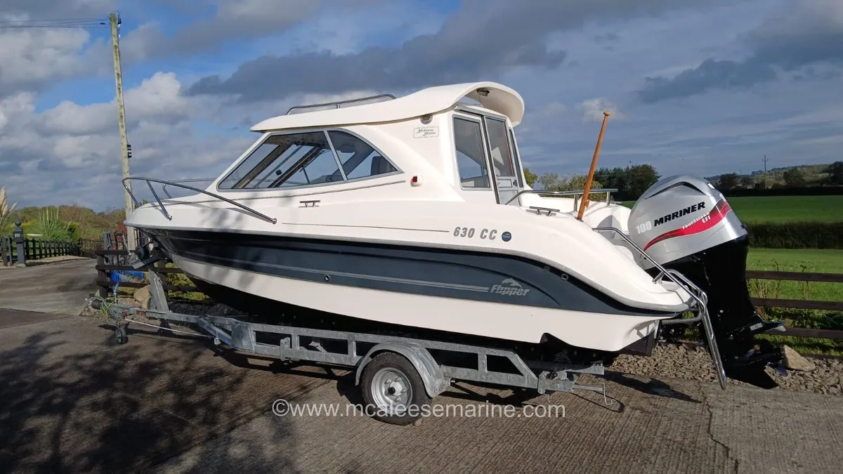 Flipper 630CC powered with a Mariner 100HP - Image 1