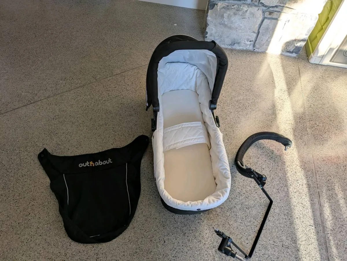 Out n About basinette / carrycot - Image 1