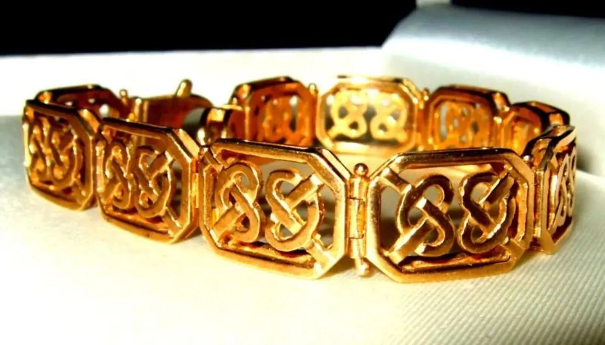 Vintage 9ct Gold Unisex Celtic Bracelet - Image 1