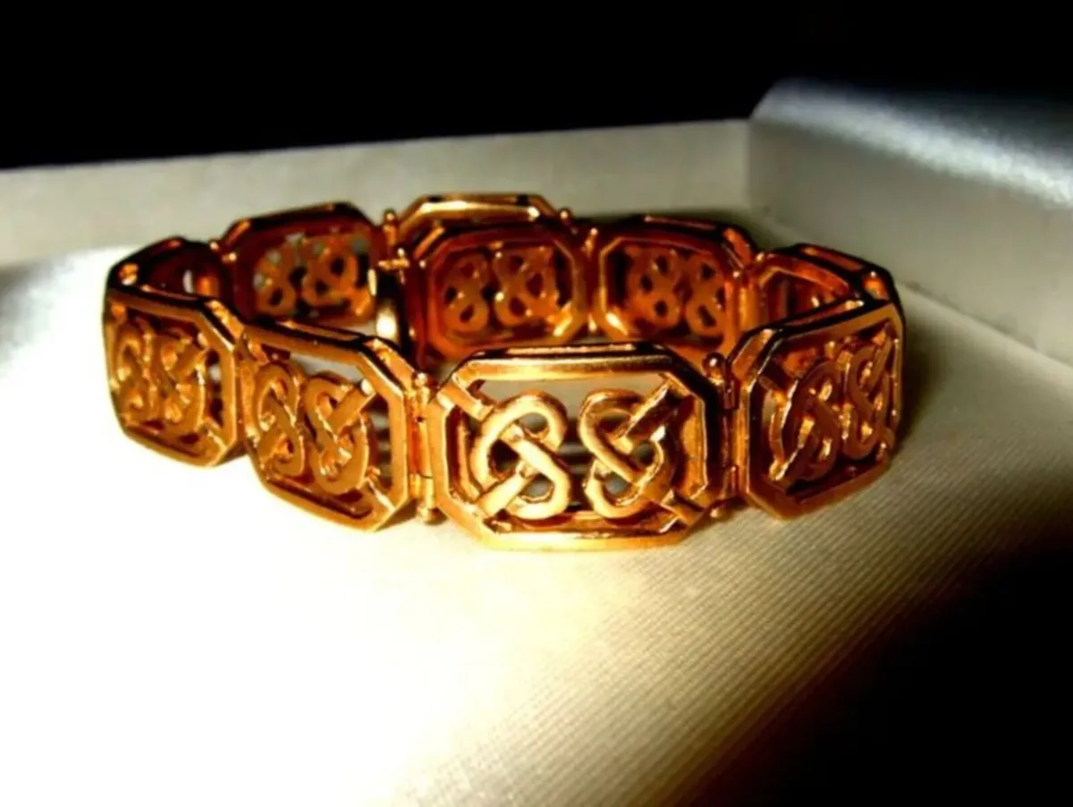 Vintage 9ct Gold Unisex Celtic Bracelet - Image 2