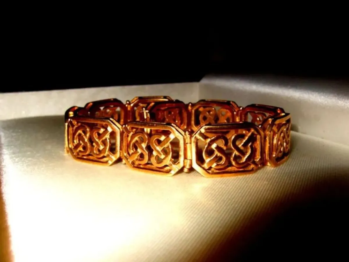 Vintage 9ct Gold Unisex Celtic Bracelet - Image 3