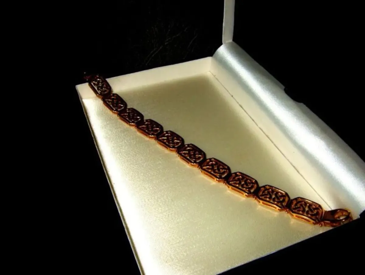Vintage 9ct Gold Unisex Celtic Bracelet - Image 4