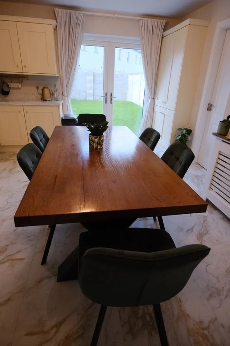 Solid Oak Dining table - Image 1