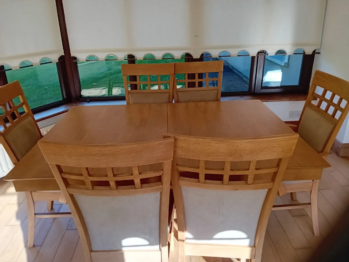 Table and 6 chairs - Image 2