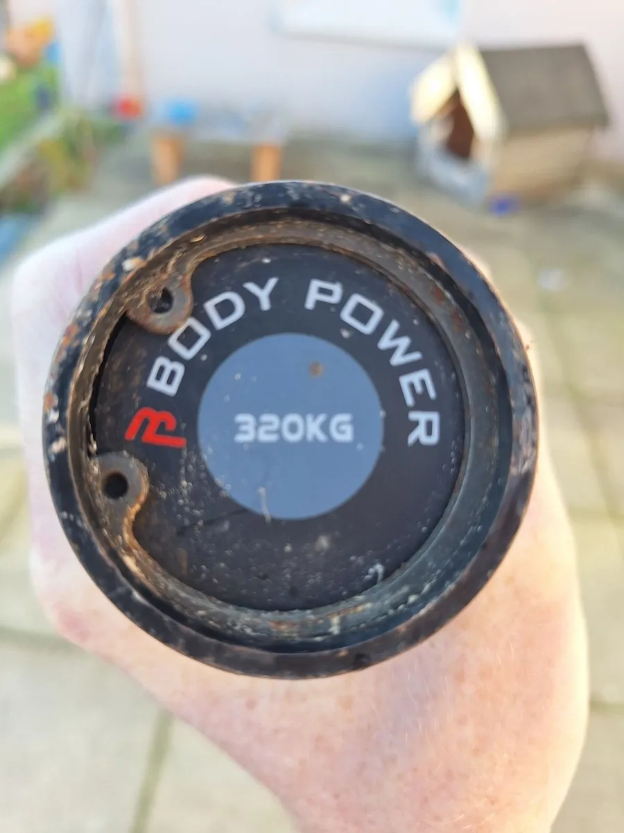 2 x 10kg Weights and 20kg 7ft barbell - Image 3