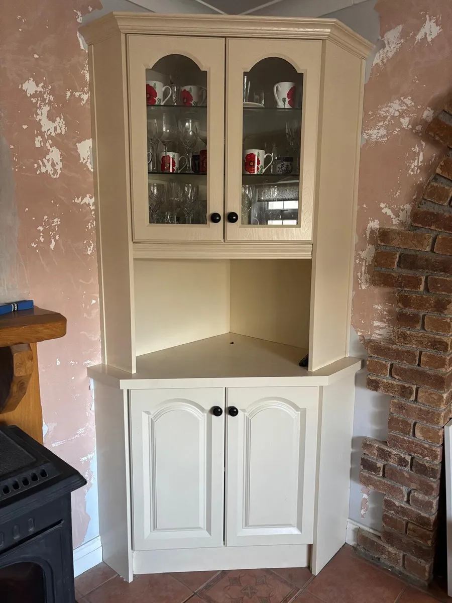 Corner unit